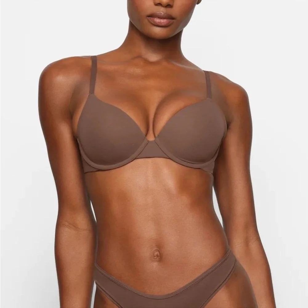 SKIMS FITS EVERYBODY T-SHIRT BRA NWT - OXIDE size 32A